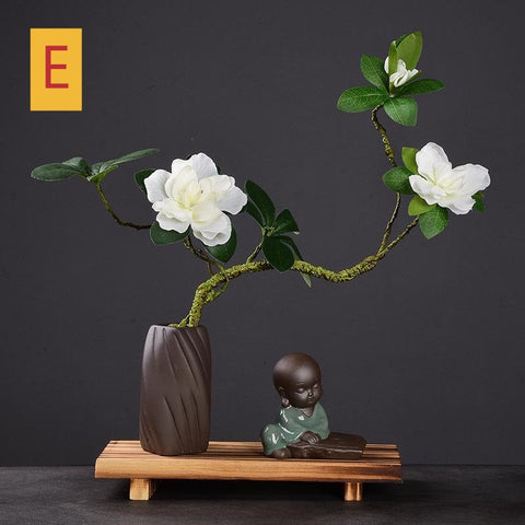 Pequeño monje con flor de Feng Shui