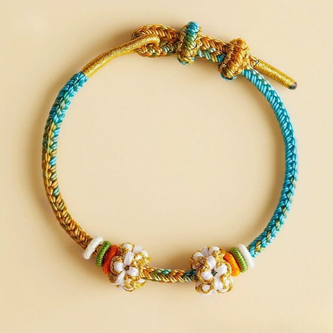 Pulsera de la suerte de moda.