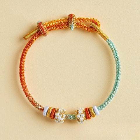 Pulsera de la suerte de moda.