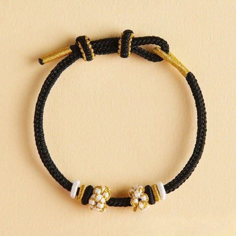 Pulsera de la suerte de moda.