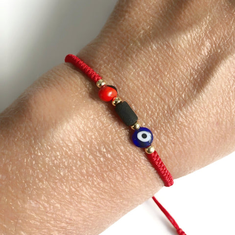 Pulsera poderosa de hilo rojo con semilla de peonía y azabache genuino