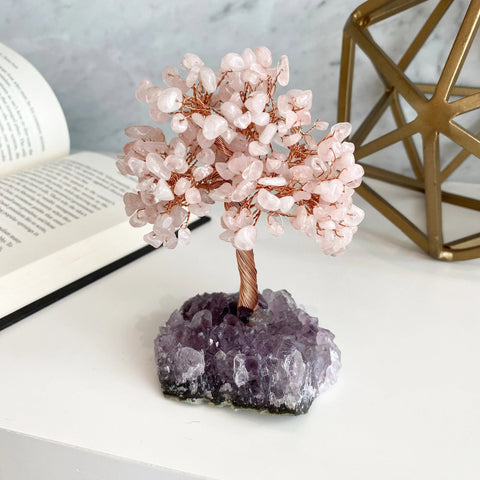 Árbol de cristal hecho a mano Árbol de la vida de cuarzo rosa con base de amatista