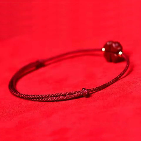 Tobillera con pulsera de hilo rojo con bendición de trébol de cuatro hojas de cinabrio natural