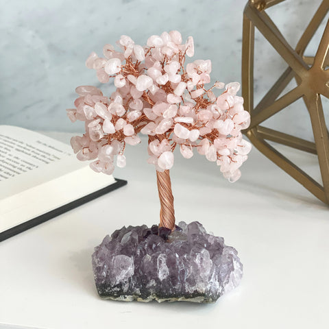 Árbol de cristal hecho a mano Árbol de la vida de cuarzo rosa con base de amatista