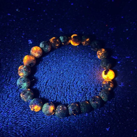 Natural Yooperlite Stone Bracelet ,UV Reactive Flame Gemstone Stretch Bracelet,Spiritual Healing Bracelet