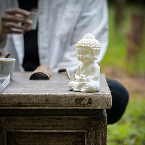 Mini estatua de Buda meditando, escultura de cerámica de Buda