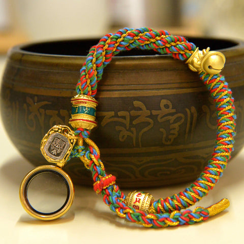 Pulsera de amuleto con dije de diosa de la riqueza tallada tibetana con piedras de Buda