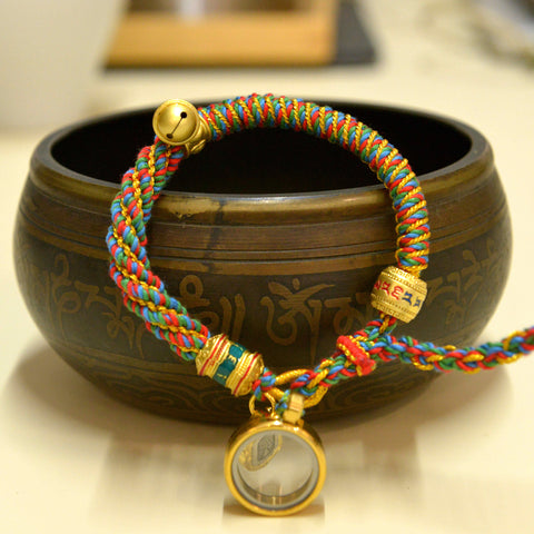 Pulsera de amuleto con dije de diosa de la riqueza tallada tibetana con piedras de Buda