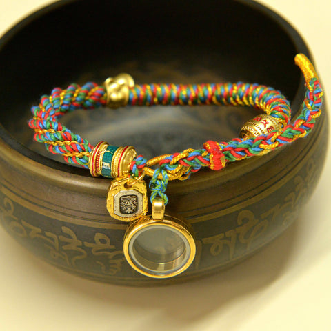 Pulsera de amuleto con dije de diosa de la riqueza tallada tibetana con piedras de Buda