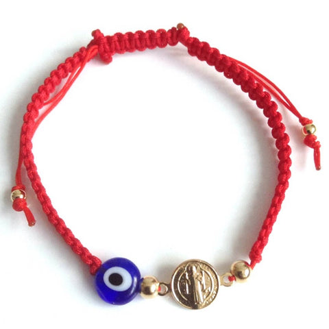 Pulsera con medalla de San Benito, hilo rojo y mal de ojo para protección