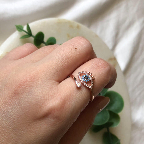 Anillo de oro rosa con protección contra el mal de ojo de tamaño variable